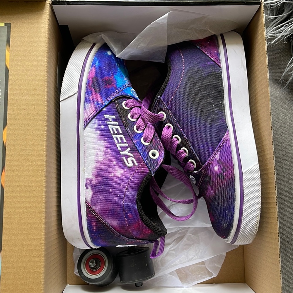 Girls Heelys